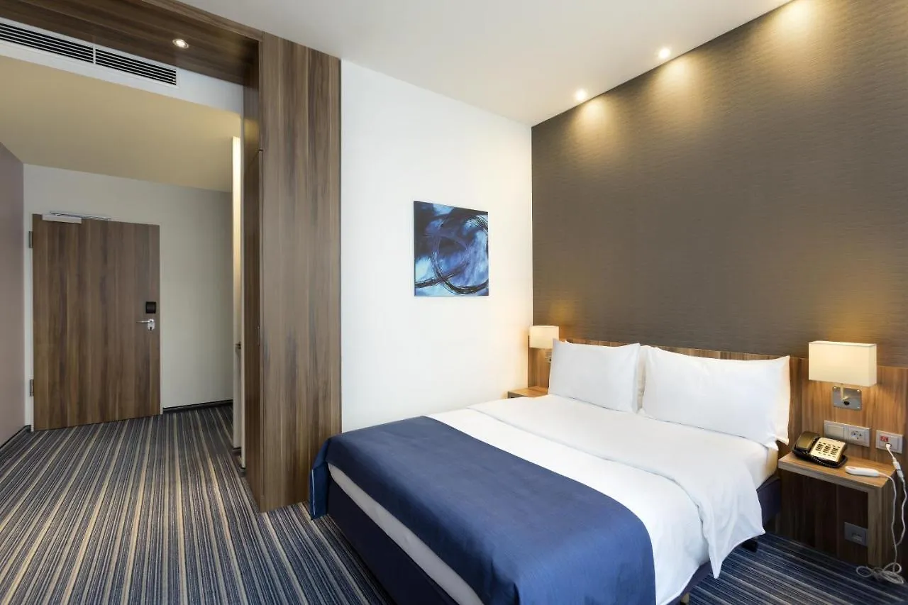 פרנקפורט Holiday Inn Express Frankfurt City Hauptbahnhof 3*,  גרמניה